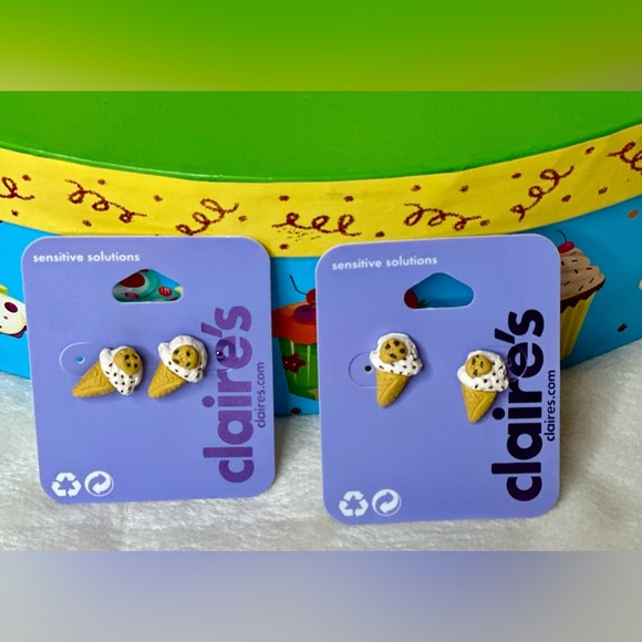 Claire’s Keep 1 Share 1 Bundle~BFF’s Disney Hair Clips, Earrings, Lip Balm/Gloss - Picture 8 of 15